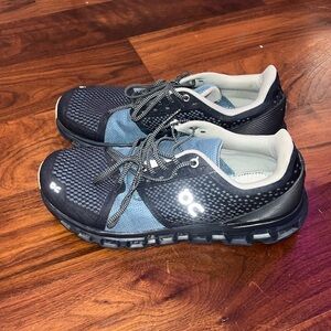 Women’s On Cloud tennis shoes, blue